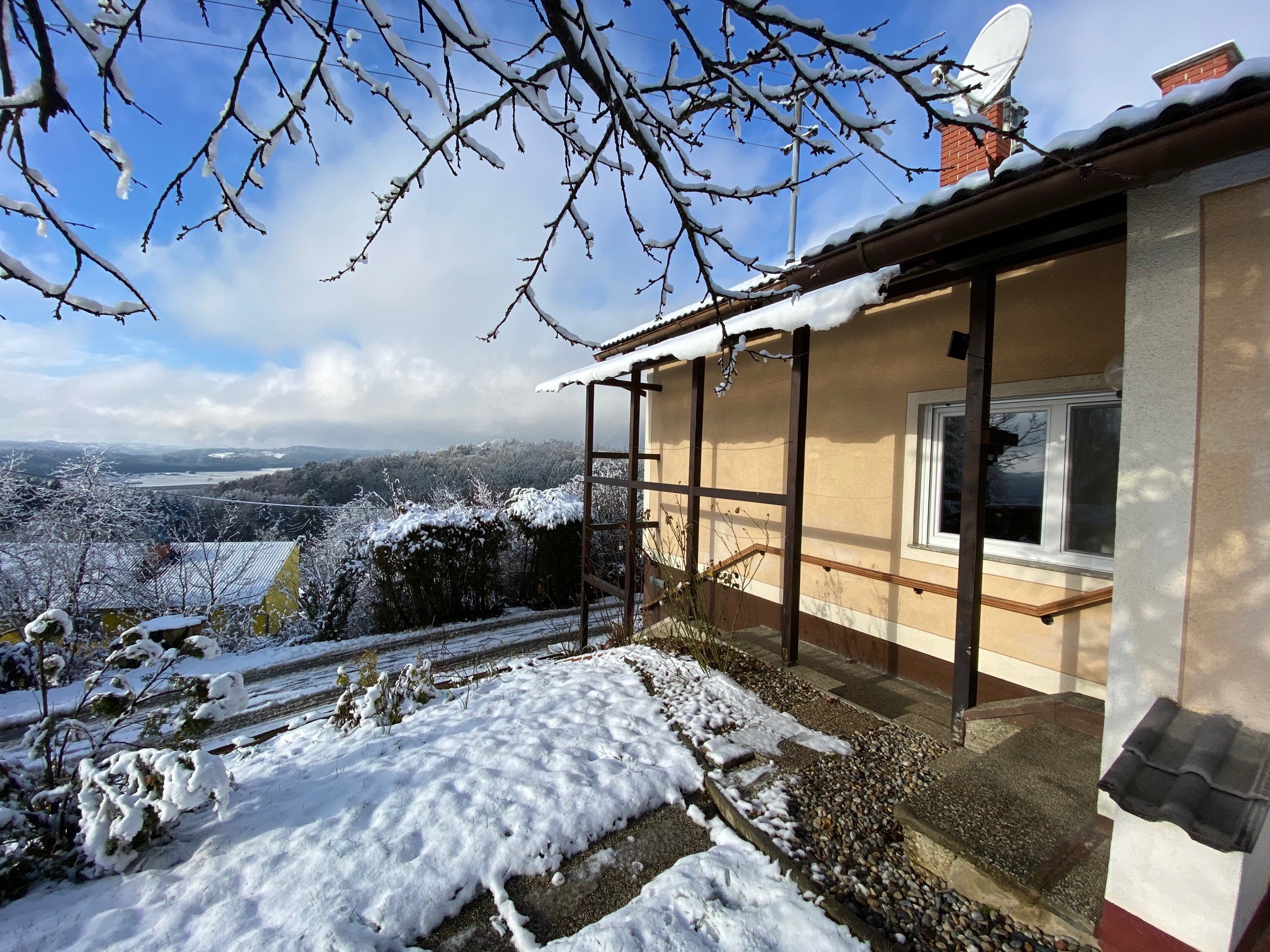 *Toller Ausblick* Schönes Haus auf dem Gniebing Berg mit